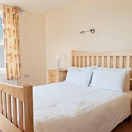 Lakeside Holiday Holiday No.18, Mountshannon, Co. Clare - 3 Bedroom House Sleeps 5/6